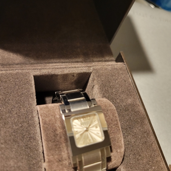 GUCCI Watch ⌚️ - Picture 4 of 6